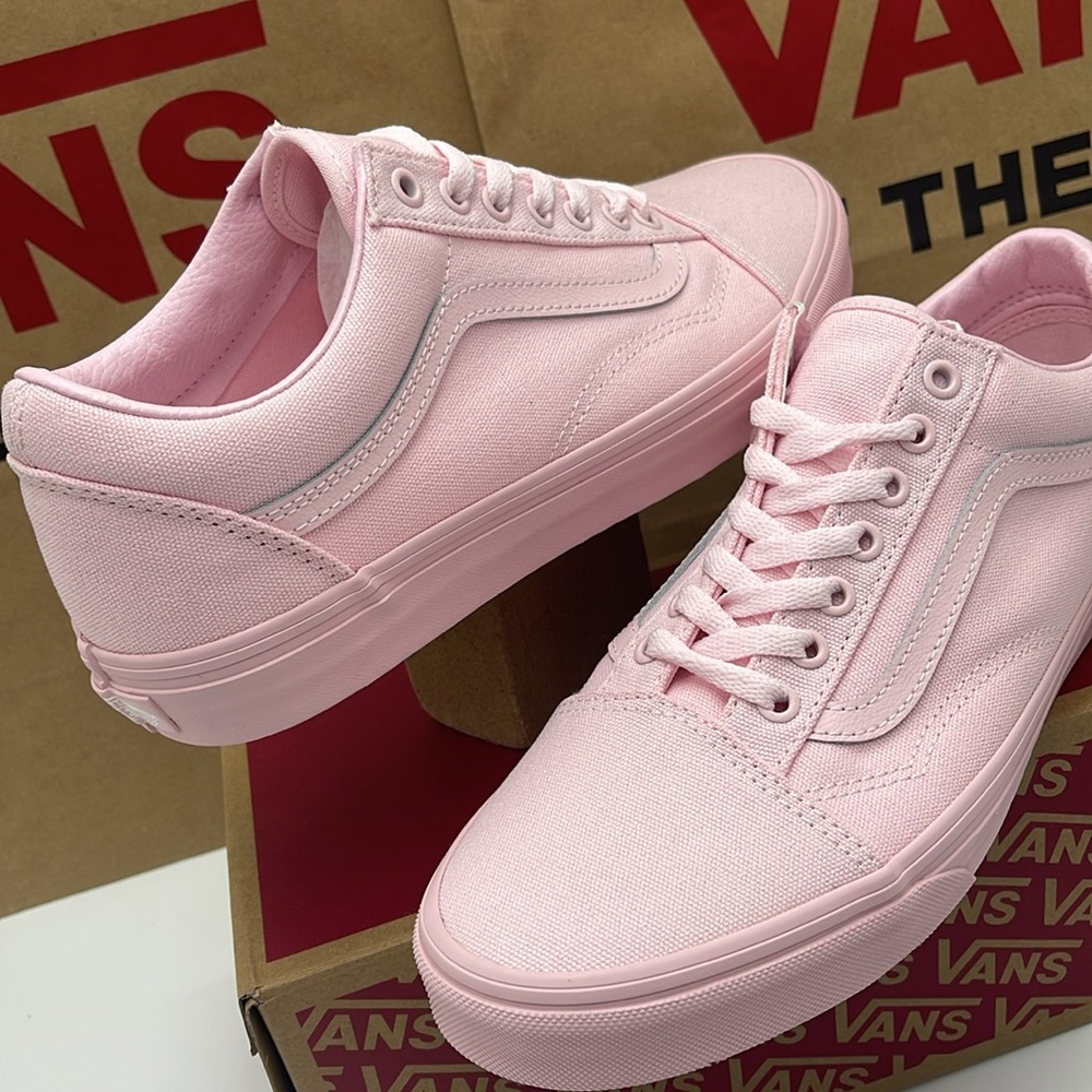 Vans Men’s Pink Sneakers Classic Design Old Skool
Pastel Mono Pink
VN000CT8PNK - Picture 3 of 16